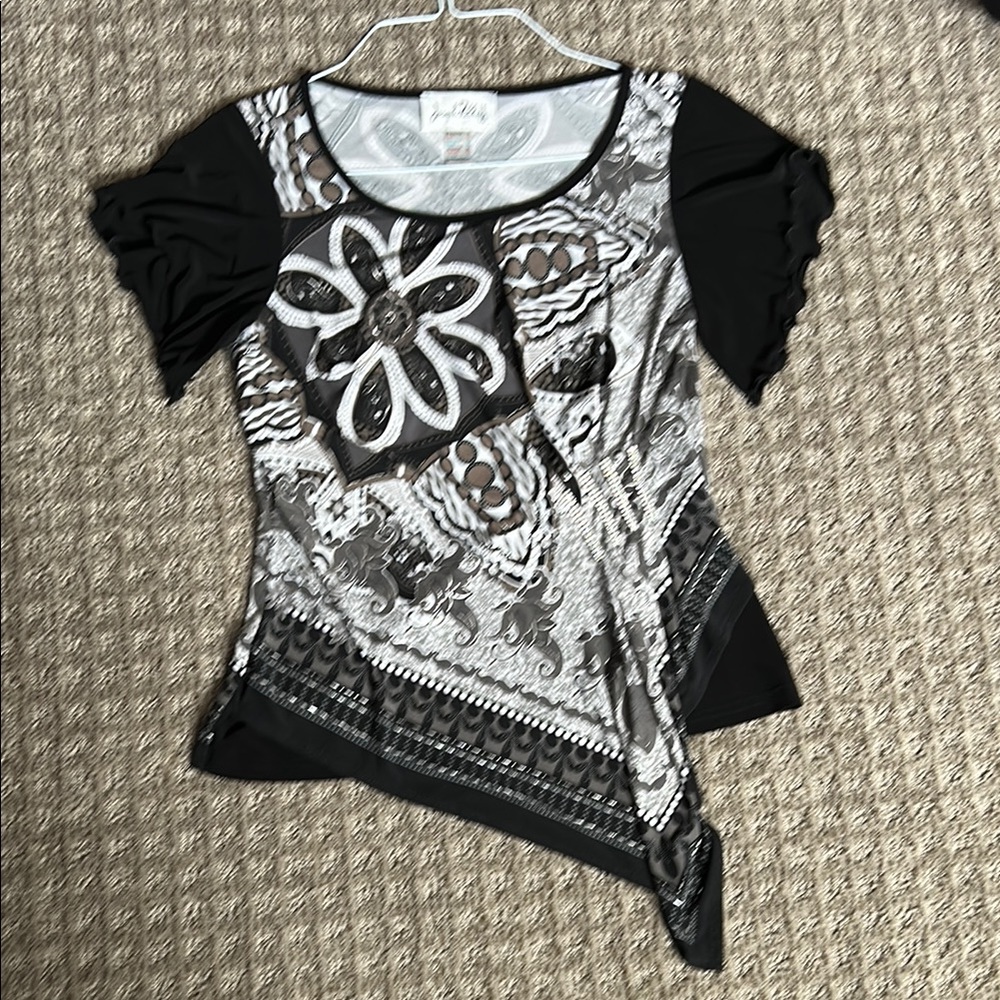 Joseph Ribkoff Chic Black and White Women's Top. Excellent pre worn condition
